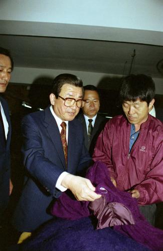 황인성 국무총리 노원구 상계4동 패션작업실 순시 이미지