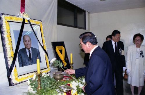 황인성 국무총리 독립유공자 이원순 옹 빈소 조문 이미지