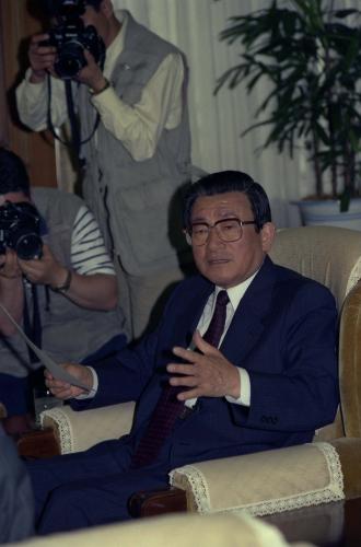 황인성 국무총리 기자간담회('93.5.9 국회 본회의 12ㆍ12 사태관련 답변, 대국민사과문 발표) 이미지
