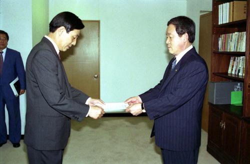 오인환 공보처 장관 해외공보 외교분석관 외 2명 임명장 수여식 이미지