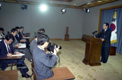 이경재 청와대 대변인 담화문 발표 이미지