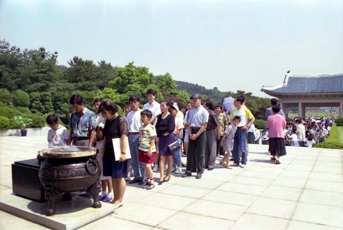 제38회 현충일 참배객 이미지