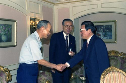 황인성 국무총리 미군, 해군대장과 오찬 이미지