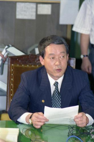 오인환 공보처 장관 기자회견 이미지
