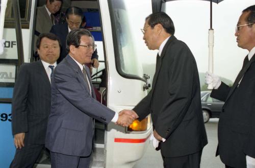 황인성 국무총리 대전 국립묘지 헌화, 기념식수 이미지