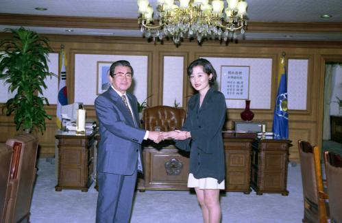 국무총리 여비서 전출 기념촬영 이미지