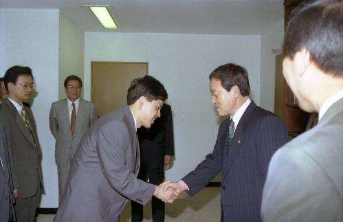 오인환 공보처 장관 김동일 외 7명 전문직 임명장 수여식 이미지