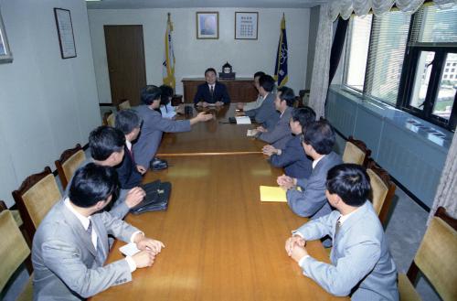 최창윤 총무처 장관 중국 유학생단 접견 이미지
