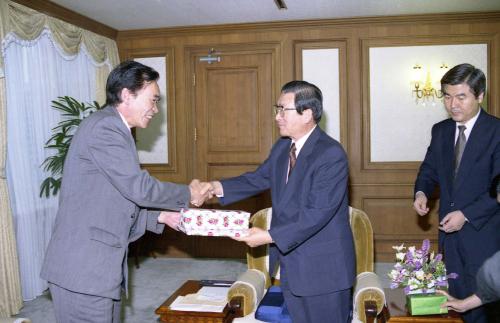 황인성 국무총리 몽골 부수상 접견 이미지