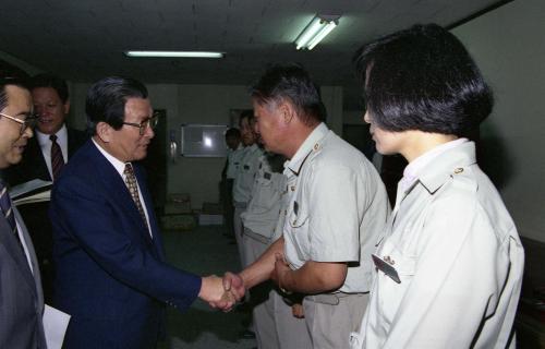 황인성 국무총리 집배원 격려 이미지