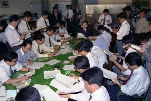 오인환 공보처 장관 약국 휴업에 대한 대책회의 결과 발표 이미지