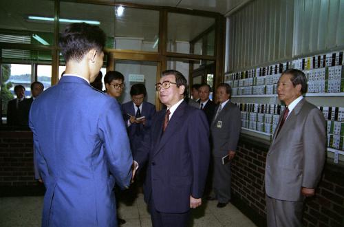 황인성 국무총리 열차기관사 격려 이미지