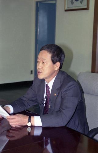 오인환 공보처 장관 CATV 관련 기자회견 이미지