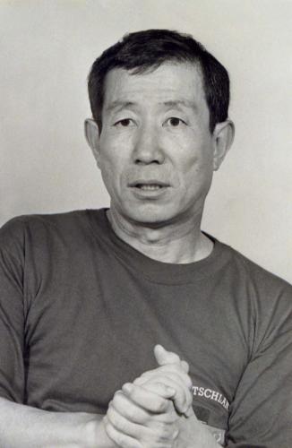 작가 안정효 인물 사진 이미지