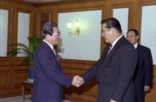 황인성 국무총리 괌 지사 접견 이미지