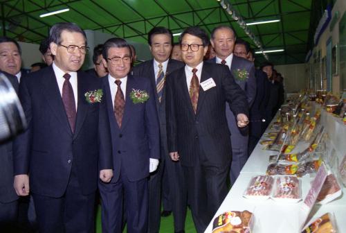 황인성 국무총리 농산물가공식품전시장 순시 이미지