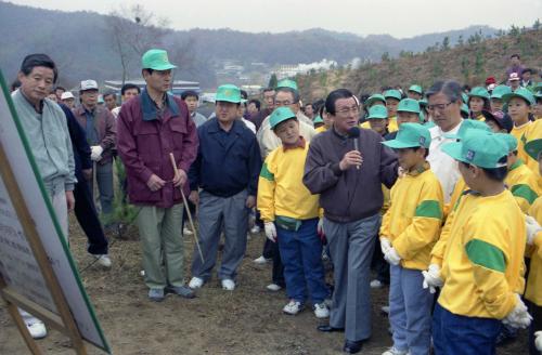 황인성 국무총리 육림의 날 행사 참석 이미지