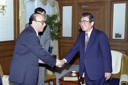 황인성 국무총리 중국 전인대 분과위원장 접견 이미지