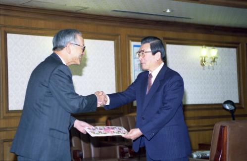 황인성 국무총리 대한결핵협회장 접견 이미지