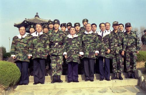 황인성 국무총리 국군장병 위문 격려 이미지
