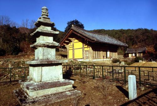 국보급 문화재(무위사 극락보전) 이미지