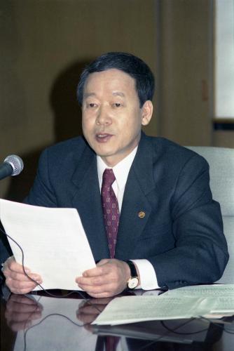 오인환 공보처 장관 종합유선방송국 허가대상자 선정 발표 이미지