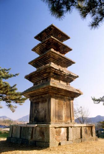 의성 탑리 5층석탑(국보 제77호: 경북 의성군 금성면 탑리 소재) 이미지