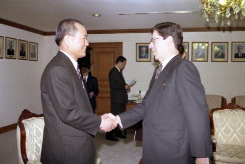 이회창 국무총리 이임 엘살바도르대사 접견 및 서훈 이미지