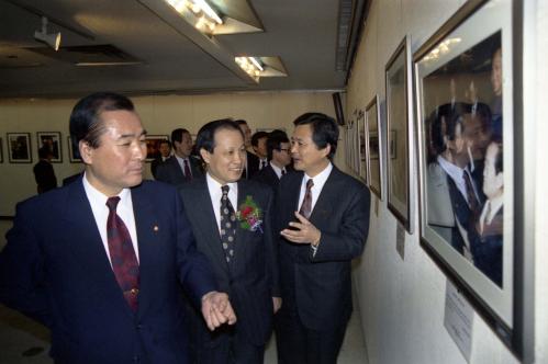이경재 공보처 차관 제30회 한국 보도사진 전시회 개막식 참석 이미지