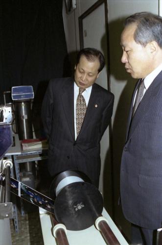 이경재 공보처 차관 사진담당관실 순시 이미지