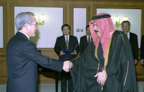 이회창 국무총리 이임 사우디아라비아대사 서훈 이미지