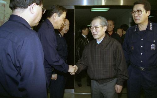 이회창 국무총리 경찰청 순시 이미지