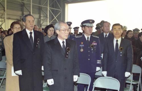 이회창 국무총리 고 조근해 공군 참모총장 영결식 참석 이미지