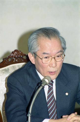 이회창 국무총리 기자 간담회 이미지