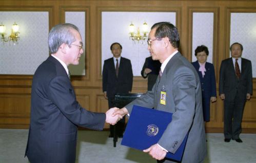 이회창 국무총리 춘천교육대학교 총장 임명장 수여식 이미지