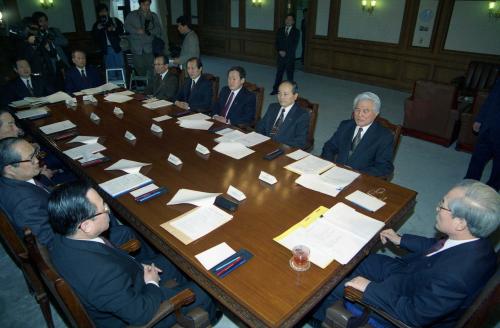 이회창 국무총리 치안 관계장관회의 주재 이미지