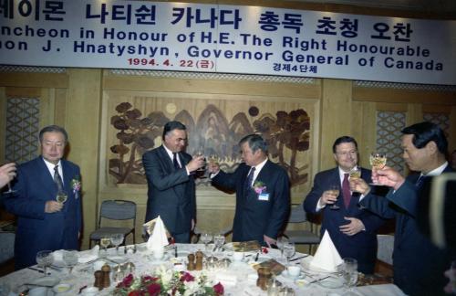 레이몬 존 나타쉰 캐나다 총독 경제단체 주최 오찬 이미지