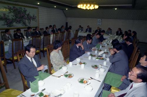 이영덕 국무총리 출입기자단과 오찬 이미지