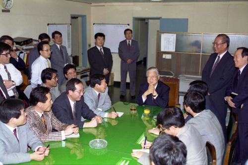 이영덕 국무총리 기자실 방문 이미지