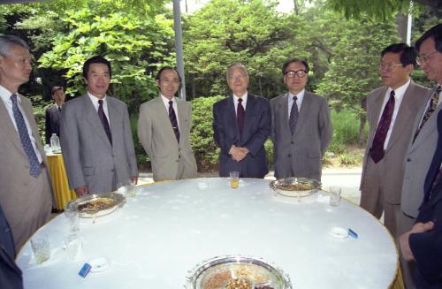 이영덕 국무총리 서울대학교 교수팀과 오찬 이미지