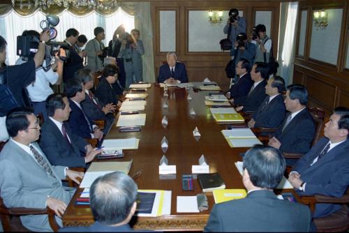 이영덕 국무총리 치안노동관계장관회의 주재 이미지
