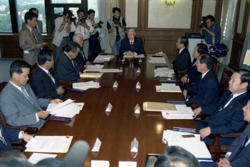 이영덕 국무총리 노동ㆍ치안 관계장관회의 주재 이미지