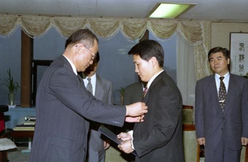 이흥주 국무총리 비서실장, 우수공무원 표창 이미지