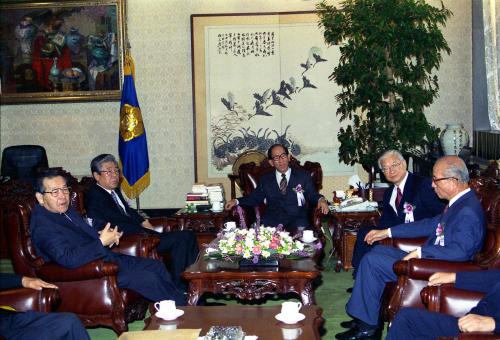 이영덕 국무총리 제46주년 제헌절 경축식 참석 이미지
