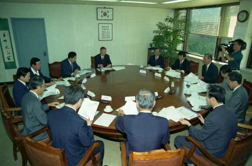 이영덕 국무총리 한국원자력연구소 방문 이미지