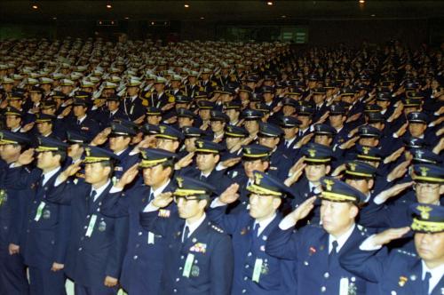 이영덕 국무총리 제49주년 경찰의 날 참석 이미지