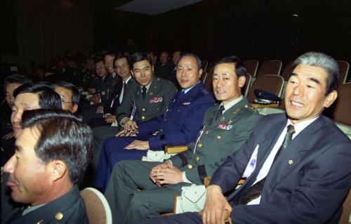 이영덕 국무총리 '94 국방대학원 안보과정 졸업식 참석 이미지