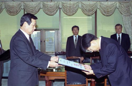 국무총리 행정조정실장 이호영 서기관 임명장 수여식 이미지