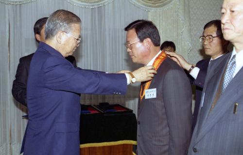 이영덕 국무총리 가뭄극복 유공자 포상 전수식 이미지