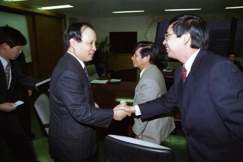 이경재 공보처 차관 베트남 언론인 접견 이미지